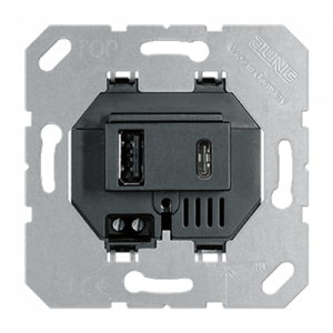 USB laddare C+A svart bakgrund